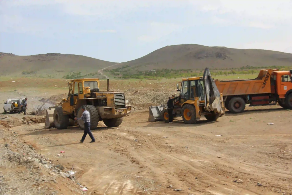 تسطیح و اجرای فنداسیون حسینیه سید الشهدا 